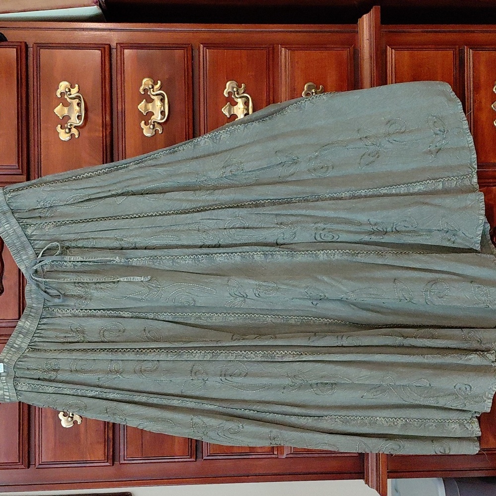 Calatlog Classic Embrodered Maxi Skirt